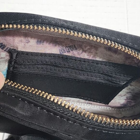 NWT $50 Violet Ray New York Black Sling Crossbody Pouch Bag Convertible Style - Picture 8 of 10
